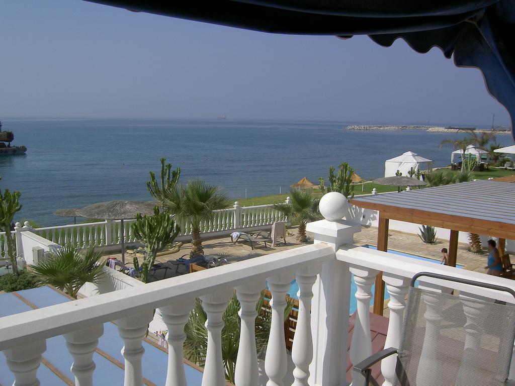 Zygi Beachfront Villa Exterior photo